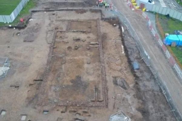 Aerial photograph of a similar Roman building excavated in Warwickshire