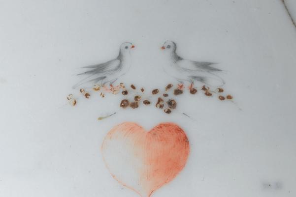 The initials ‘E&L’ monogrammed elegantly in gold and surrounded by a garland of flowers