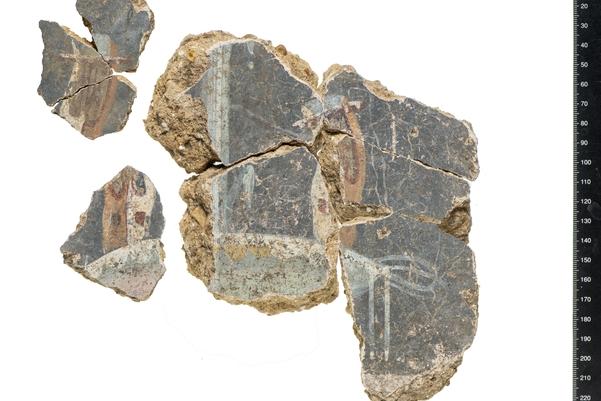 Sections of wall plaster decorated with images of lyres, an ancient instrument, today it is very fragmented