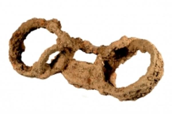 Photo of the rusted shackles as they look now