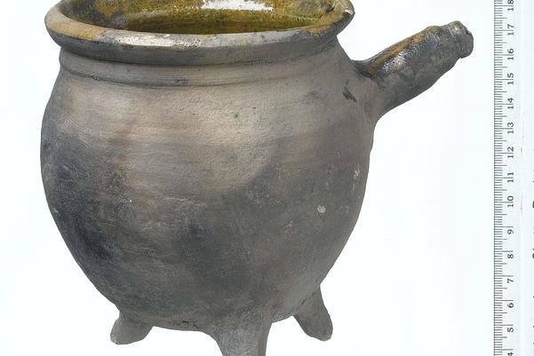 Ceramic cooking pot